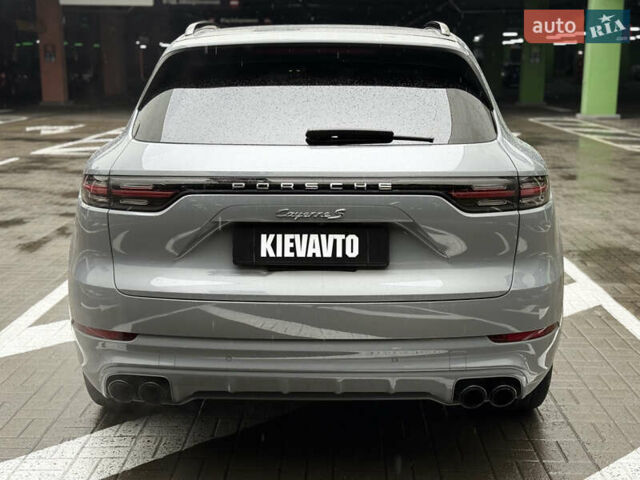 Серый Порше Каен, объемом двигателя 2.9 л и пробегом 32 тыс. км за 64000 $, фото 6 на Automoto.ua