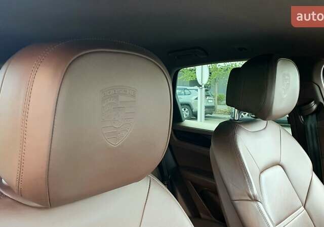 Серый Порше Каен, объемом двигателя 3 л и пробегом 101 тыс. км за 55000 $, фото 29 на Automoto.ua