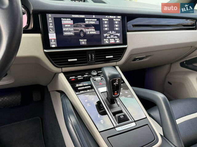 Сірий Порше Cayenne, об'ємом двигуна 3 л та пробігом 168 тис. км за 46467 $, фото 30 на Automoto.ua