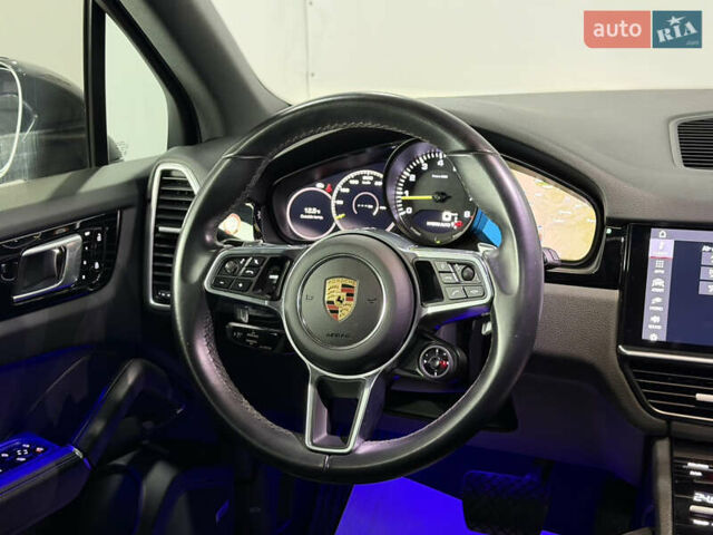Сірий Порше Cayenne, об'ємом двигуна 3 л та пробігом 46 тис. км за 61800 $, фото 29 на Automoto.ua