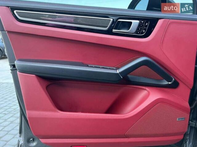 Серый Порше Каен, объемом двигателя 2.9 л и пробегом 88 тыс. км за 70990 $, фото 14 на Automoto.ua