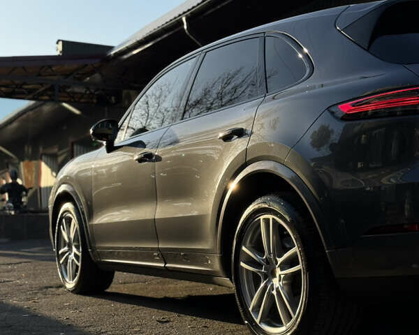 Серый Порше Каен, объемом двигателя 3 л и пробегом 75 тыс. км за 62000 $, фото 27 на Automoto.ua