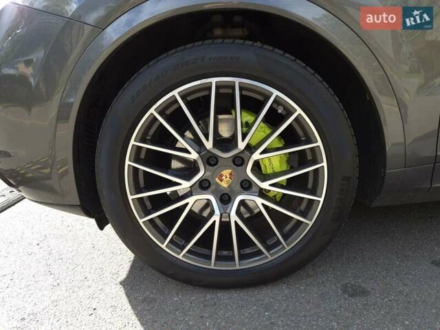 Серый Порше Каен, объемом двигателя 3 л и пробегом 115 тыс. км за 85000 $, фото 17 на Automoto.ua