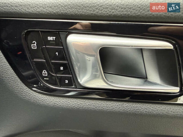 Серый Порше Каен, объемом двигателя 2.9 л и пробегом 32 тыс. км за 64000 $, фото 25 на Automoto.ua