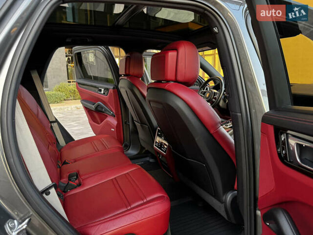 Сірий Порше Cayenne, об'ємом двигуна 3 л та пробігом 86 тис. км за 55700 $, фото 26 на Automoto.ua