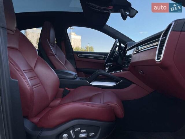 Сірий Порше Cayenne, об'ємом двигуна 4 л та пробігом 76 тис. км за 155 $, фото 39 на Automoto.ua
