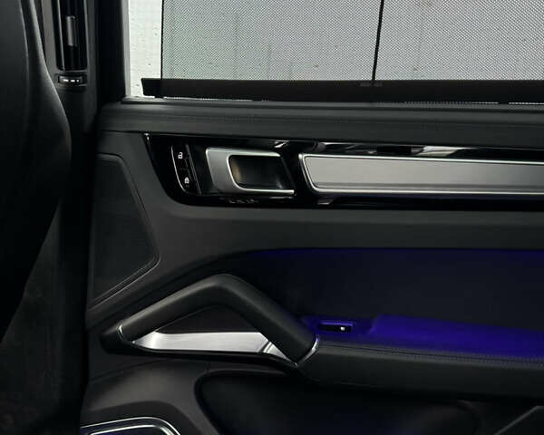 Серый Порше Каен, объемом двигателя 4 л и пробегом 74 тыс. км за 69900 $, фото 16 на Automoto.ua