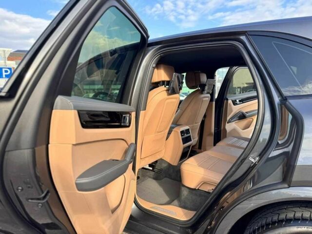 Сірий Порше Cayenne, об'ємом двигуна 3 л та пробігом 56 тис. км за 42000 $, фото 6 на Automoto.ua