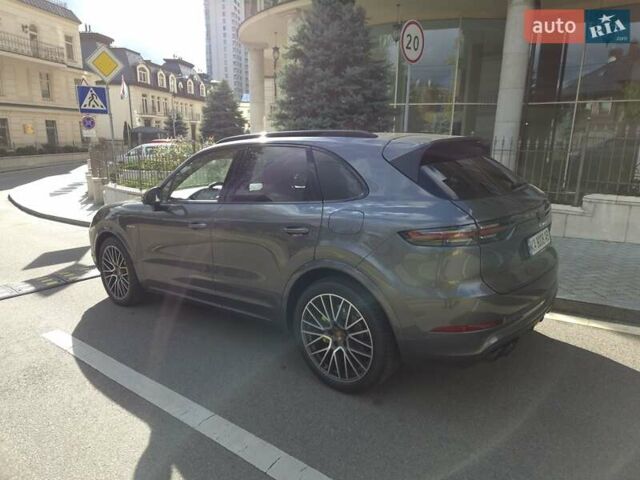 Серый Порше Каен, объемом двигателя 3 л и пробегом 115 тыс. км за 85000 $, фото 2 на Automoto.ua