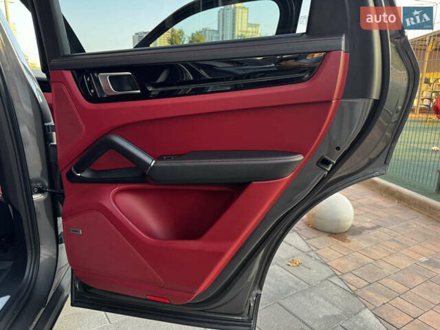 Сірий Порше Cayenne, об'ємом двигуна 3 л та пробігом 86 тис. км за 55700 $, фото 25 на Automoto.ua