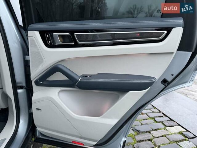 Сірий Порше Cayenne, об'ємом двигуна 2.89 л та пробігом 90 тис. км за 83500 $, фото 42 на Automoto.ua