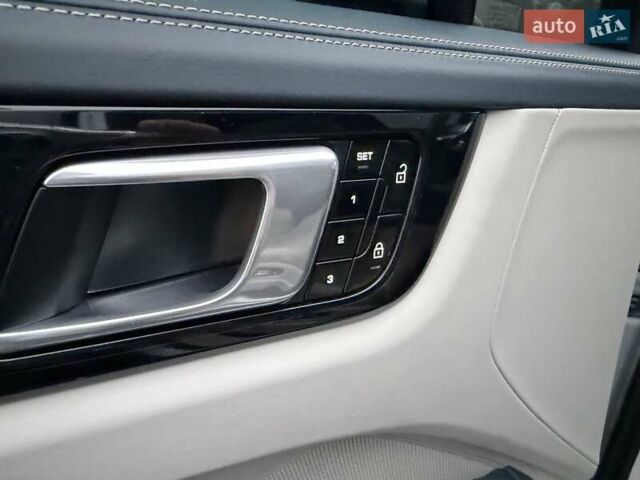 Сірий Порше Cayenne, об'ємом двигуна 2.89 л та пробігом 90 тис. км за 83500 $, фото 36 на Automoto.ua