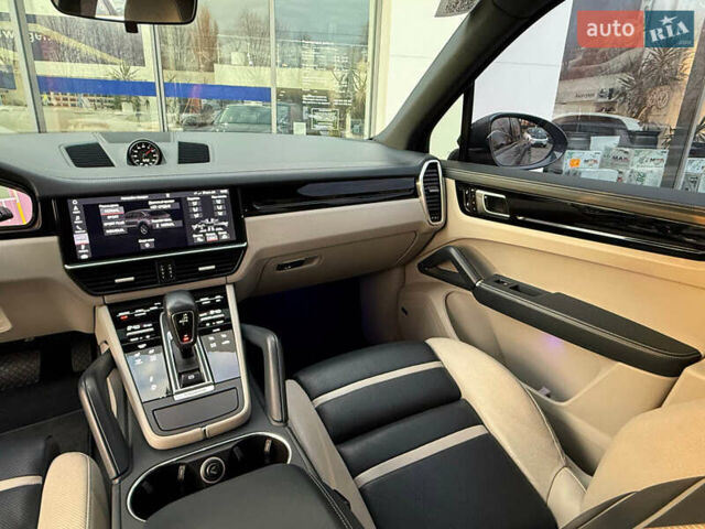 Сірий Порше Cayenne, об'ємом двигуна 3 л та пробігом 168 тис. км за 46467 $, фото 42 на Automoto.ua