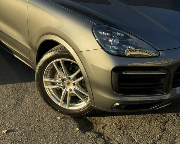 Серый Порше Каен, объемом двигателя 3 л и пробегом 75 тыс. км за 62000 $, фото 29 на Automoto.ua