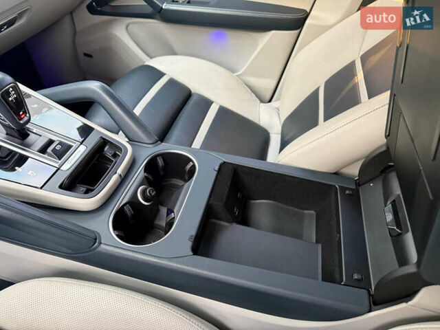 Сірий Порше Cayenne, об'ємом двигуна 3 л та пробігом 168 тис. км за 46467 $, фото 34 на Automoto.ua