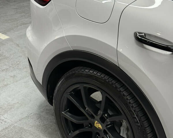 Сірий Порше Cayenne, об'ємом двигуна 4 л та пробігом 50 тис. км за 99000 $, фото 8 на Automoto.ua