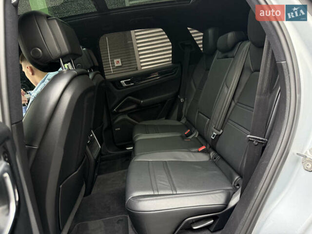 Серый Порше Каен, объемом двигателя 2.9 л и пробегом 32 тыс. км за 64000 $, фото 10 на Automoto.ua