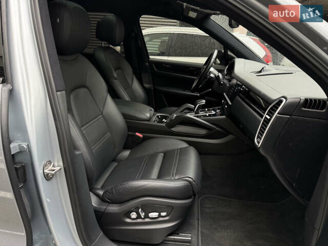 Серый Порше Каен, объемом двигателя 2.9 л и пробегом 32 тыс. км за 64000 $, фото 23 на Automoto.ua