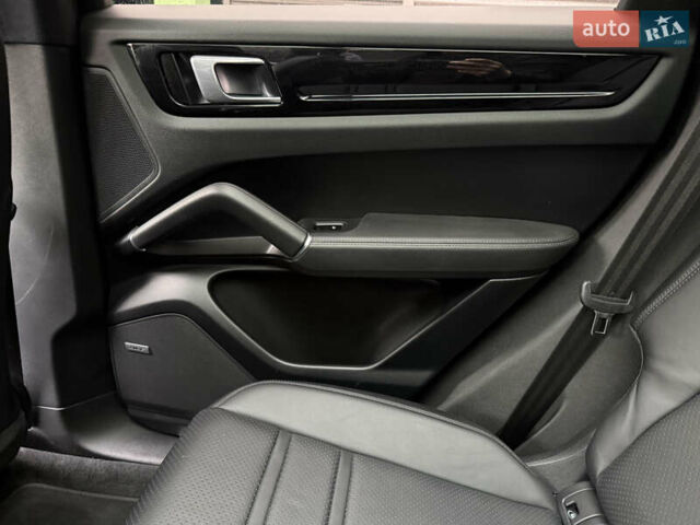 Серый Порше Каен, объемом двигателя 2.9 л и пробегом 32 тыс. км за 64000 $, фото 21 на Automoto.ua