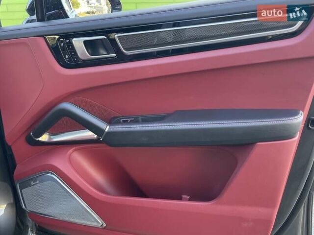 Сірий Порше Cayenne, об'ємом двигуна 4 л та пробігом 76 тис. км за 155 $, фото 40 на Automoto.ua
