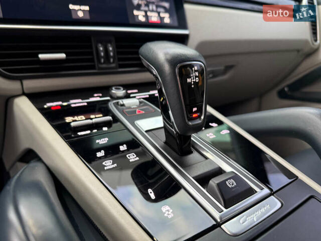 Сірий Порше Cayenne, об'ємом двигуна 3 л та пробігом 168 тис. км за 46467 $, фото 33 на Automoto.ua