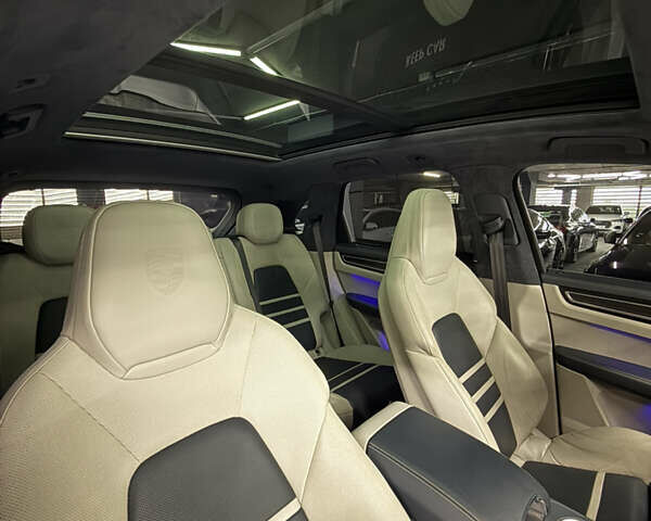 Сірий Порше Cayenne, об'ємом двигуна 4 л та пробігом 50 тис. км за 99000 $, фото 28 на Automoto.ua