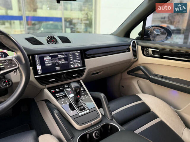 Сірий Порше Cayenne, об'ємом двигуна 3 л та пробігом 168 тис. км за 46467 $, фото 29 на Automoto.ua