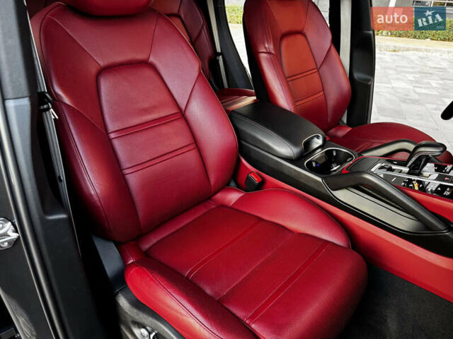 Сірий Порше Cayenne, об'ємом двигуна 3 л та пробігом 86 тис. км за 55700 $, фото 33 на Automoto.ua