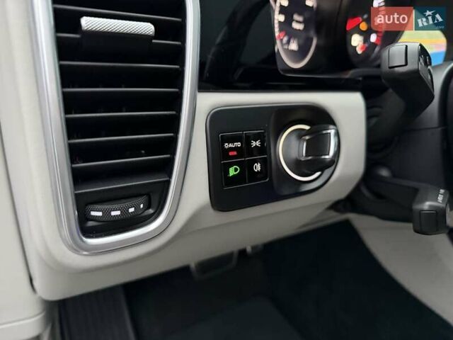 Сірий Порше Cayenne, об'ємом двигуна 2.89 л та пробігом 90 тис. км за 83500 $, фото 38 на Automoto.ua