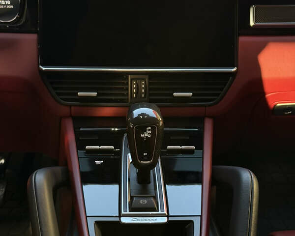 Серый Порше Каен, объемом двигателя 3 л и пробегом 75 тыс. км за 62000 $, фото 25 на Automoto.ua