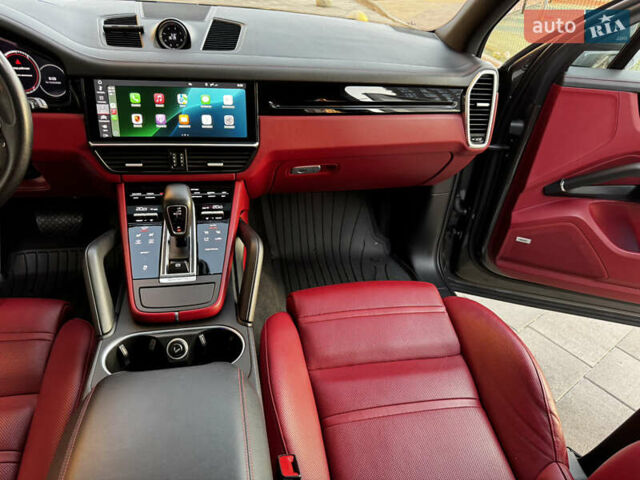 Сірий Порше Cayenne, об'ємом двигуна 3 л та пробігом 86 тис. км за 55700 $, фото 36 на Automoto.ua