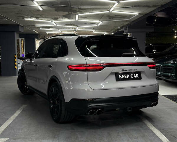 Сірий Порше Cayenne, об'ємом двигуна 4 л та пробігом 50 тис. км за 99000 $, фото 1 на Automoto.ua