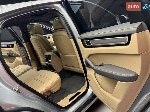 Сірий Порше Cayenne, об'ємом двигуна 4 л та пробігом 57 тис. км за 95900 $, фото 43 на Automoto.ua
