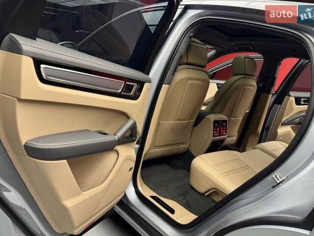Сірий Порше Cayenne, об'ємом двигуна 4 л та пробігом 57 тис. км за 95900 $, фото 37 на Automoto.ua