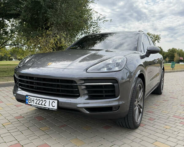Серый Порше Каен, объемом двигателя 2.89 л и пробегом 70 тыс. км за 64000 $, фото 2 на Automoto.ua