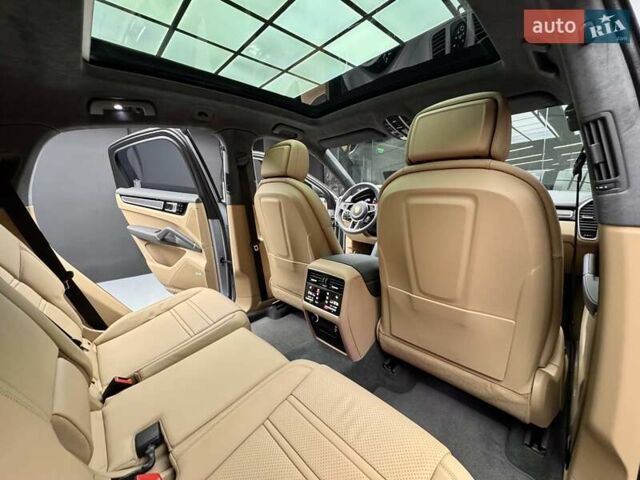 Сірий Порше Cayenne, об'ємом двигуна 4 л та пробігом 57 тис. км за 95900 $, фото 49 на Automoto.ua
