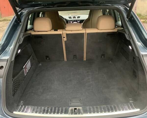 Серый Порше Каен, объемом двигателя 3 л и пробегом 40 тыс. км за 70000 $, фото 11 на Automoto.ua