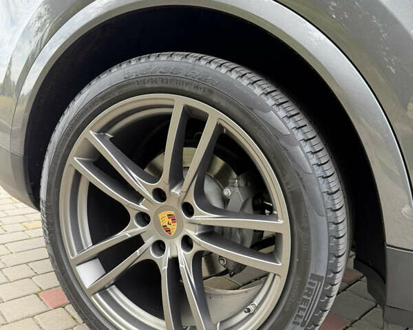 Серый Порше Каен, объемом двигателя 2.89 л и пробегом 70 тыс. км за 64000 $, фото 33 на Automoto.ua