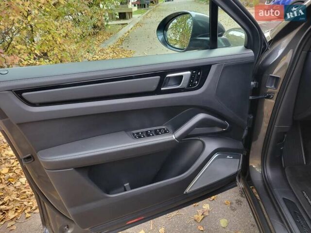 Серый Порше Каен, объемом двигателя 4 л и пробегом 72 тыс. км за 96500 $, фото 20 на Automoto.ua