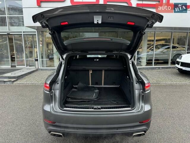 Серый Порше Каен, объемом двигателя 3 л и пробегом 66 тыс. км за 67000 $, фото 8 на Automoto.ua