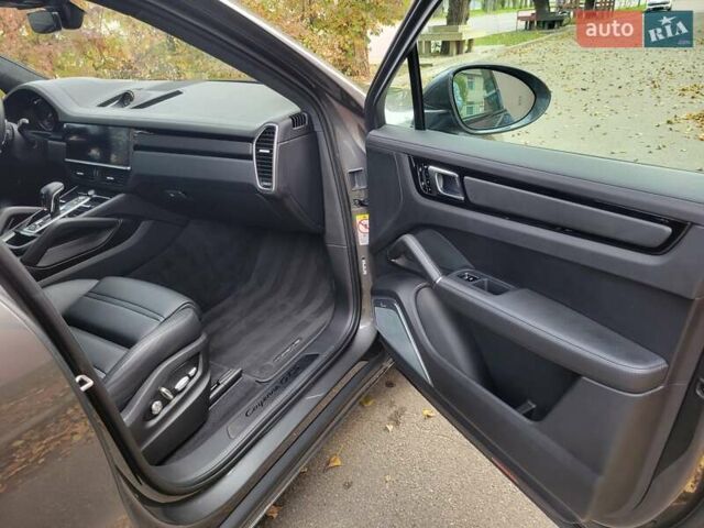 Серый Порше Каен, объемом двигателя 4 л и пробегом 72 тыс. км за 96500 $, фото 19 на Automoto.ua