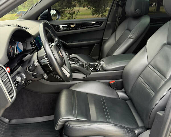 Серый Порше Каен, объемом двигателя 2.89 л и пробегом 70 тыс. км за 64000 $, фото 23 на Automoto.ua