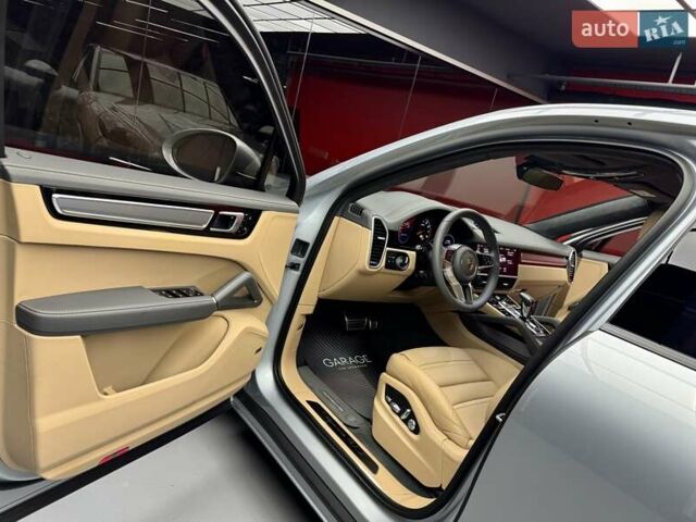 Сірий Порше Cayenne, об'ємом двигуна 4 л та пробігом 57 тис. км за 95900 $, фото 22 на Automoto.ua