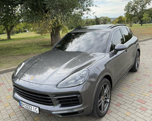Серый Порше Каен, объемом двигателя 2.89 л и пробегом 70 тыс. км за 64000 $, фото 1 на Automoto.ua