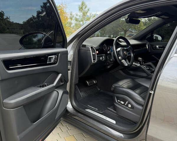 Серый Порше Каен, объемом двигателя 2.89 л и пробегом 70 тыс. км за 64000 $, фото 22 на Automoto.ua