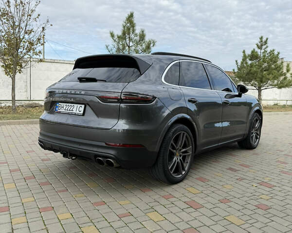 Серый Порше Каен, объемом двигателя 2.89 л и пробегом 70 тыс. км за 64000 $, фото 17 на Automoto.ua