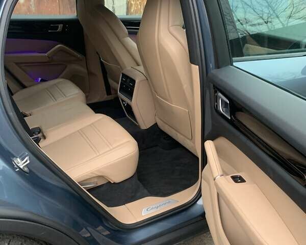 Серый Порше Каен, объемом двигателя 3 л и пробегом 40 тыс. км за 70000 $, фото 7 на Automoto.ua