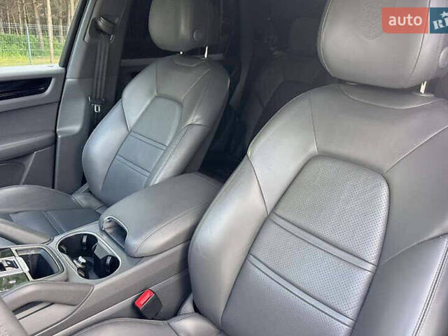 Сірий Порше Cayenne, об'ємом двигуна 3 л та пробігом 83 тис. км за 47650 $, фото 26 на Automoto.ua