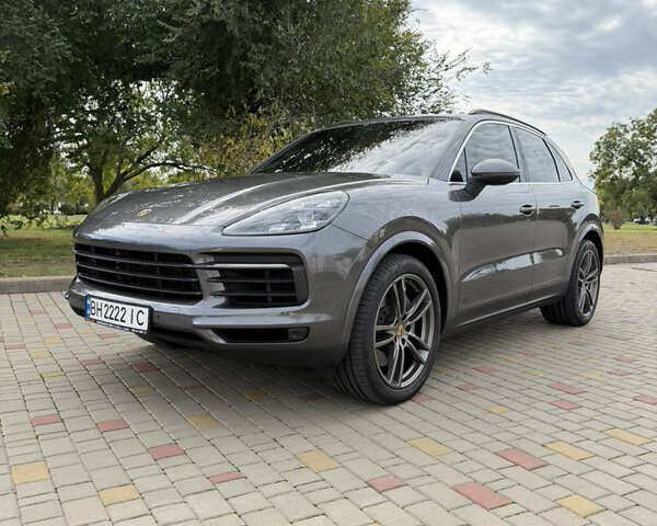 Серый Порше Каен, объемом двигателя 2.89 л и пробегом 70 тыс. км за 64000 $, фото 6 на Automoto.ua