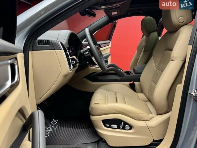 Сірий Порше Cayenne, об'ємом двигуна 4 л та пробігом 57 тис. км за 95900 $, фото 25 на Automoto.ua
